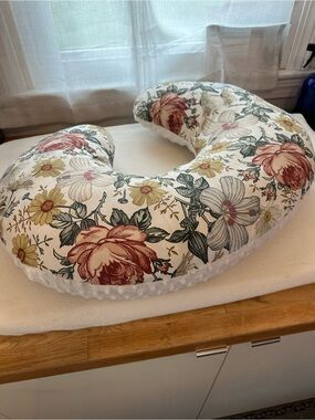 Floral Nursing/Boppy-Style Support Pillow